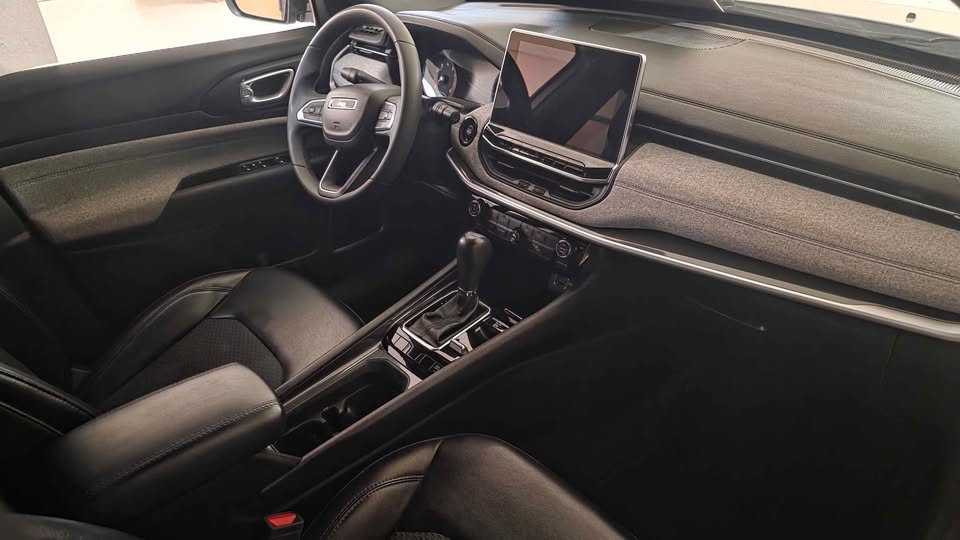 2023 Jeep Compass - White